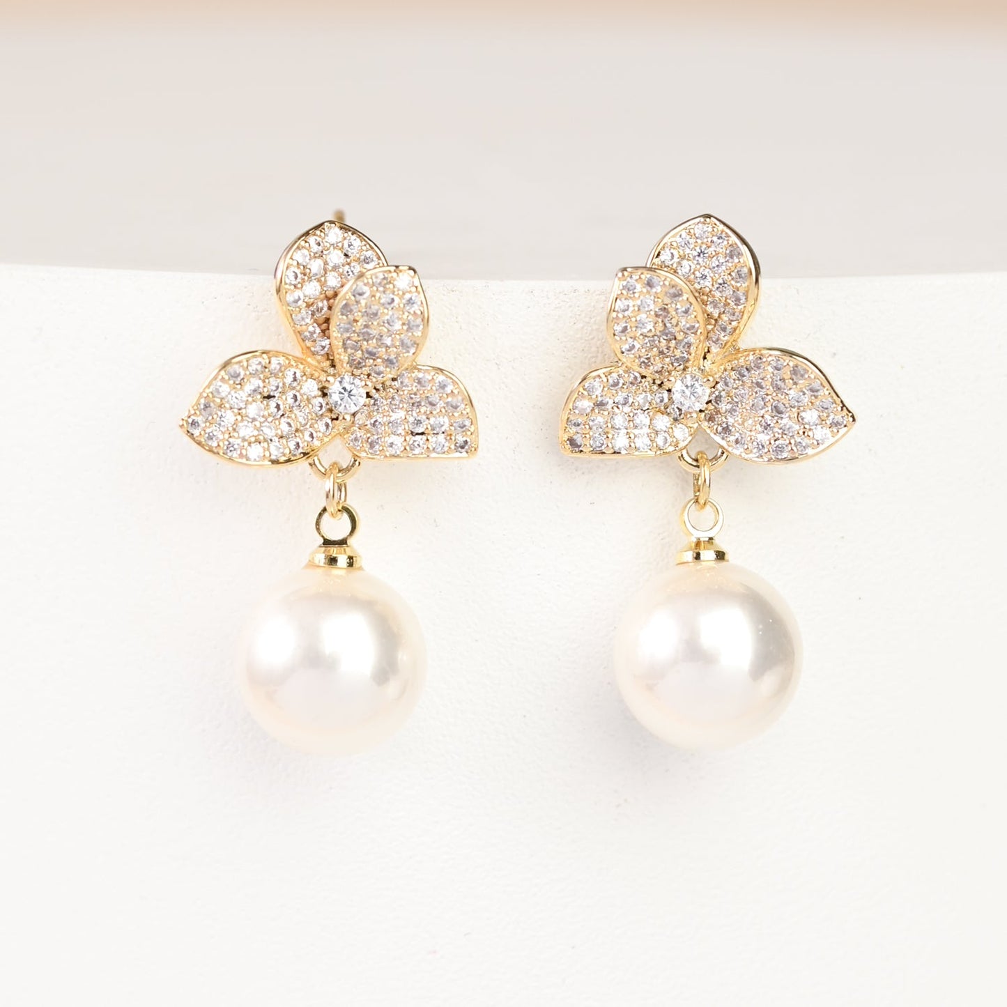 Natural Treasures Pearl Earrings